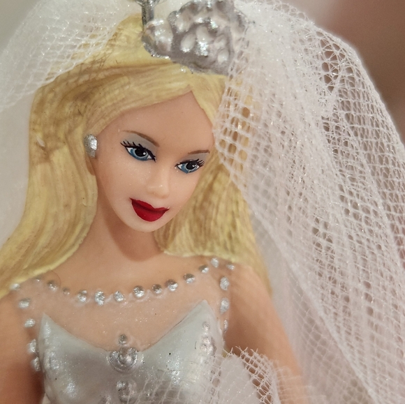 Barbie Millennium Bride Porcelain Ornament Avon 2000 - Picture 4 of 8